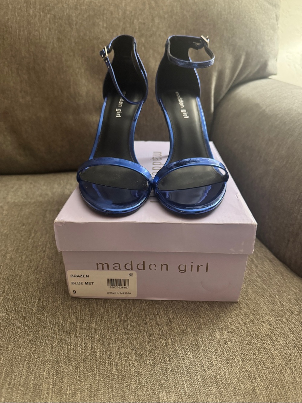 Madden Girl Blue Metallic Sandals EUC Size 9